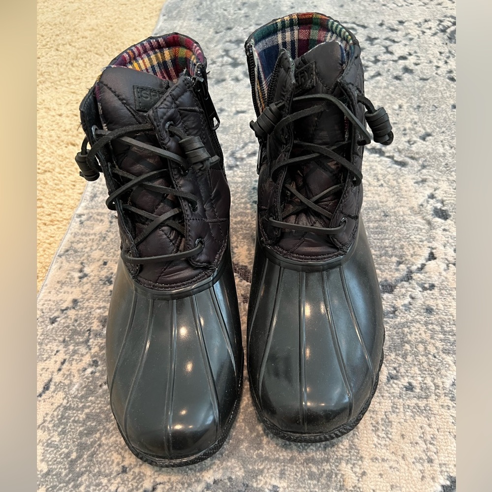 NEW Women’s Saltwater Quilted Duck Boots Black Size 9